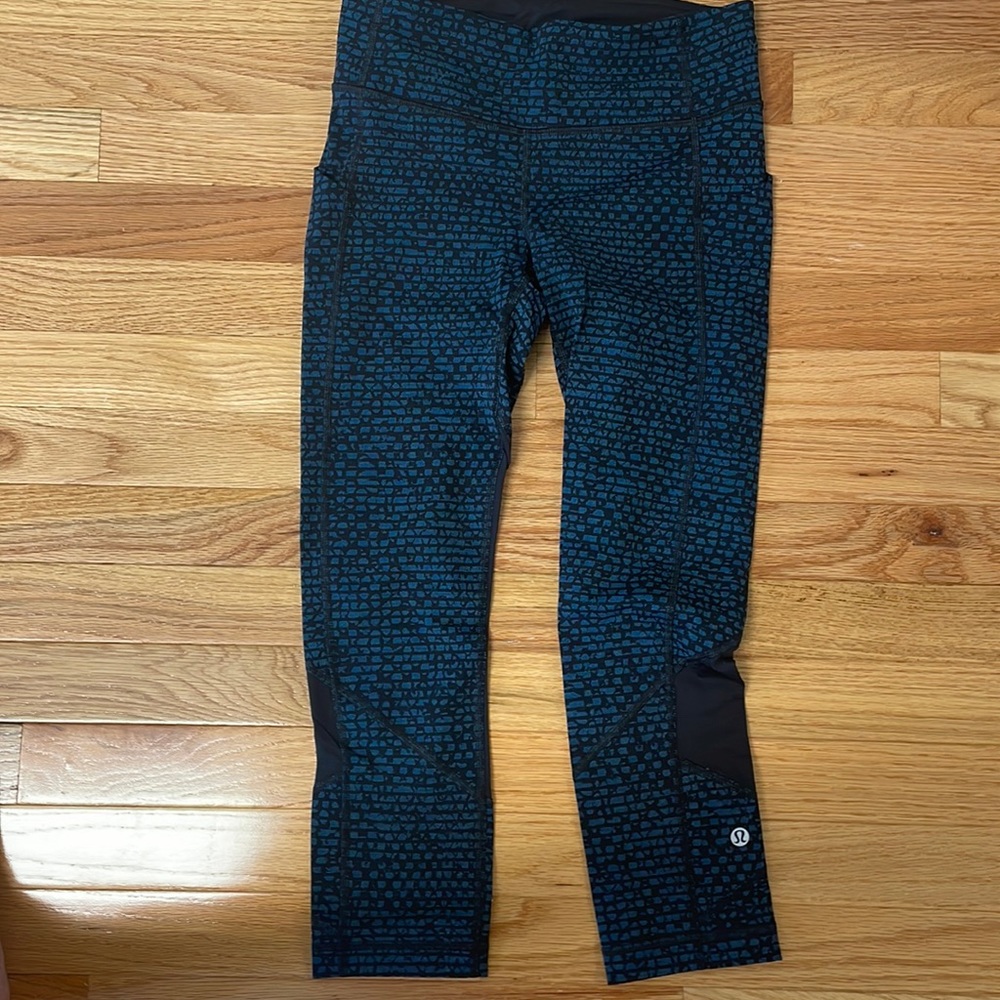 Lululemon pace rival crop blue/black size 4